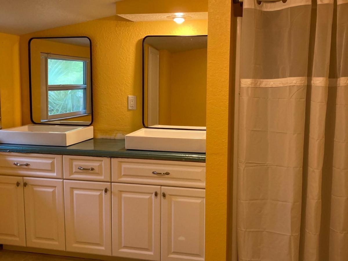 3Gulls Inn Ozona-Boutique Hotel-Steps From Restaurants & Brewery-Swimspa Pool-Pet Friendly Palm Harbor Exterior photo